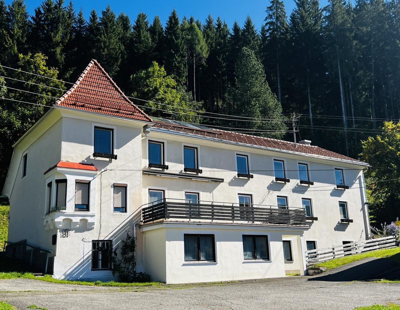 Wohnhaus mit großem Grundstück im Naturpark
