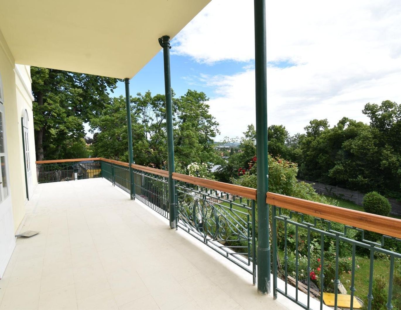 5 Zimmerwohnung mit großzügiger Terrasse in der Rosenvilla!