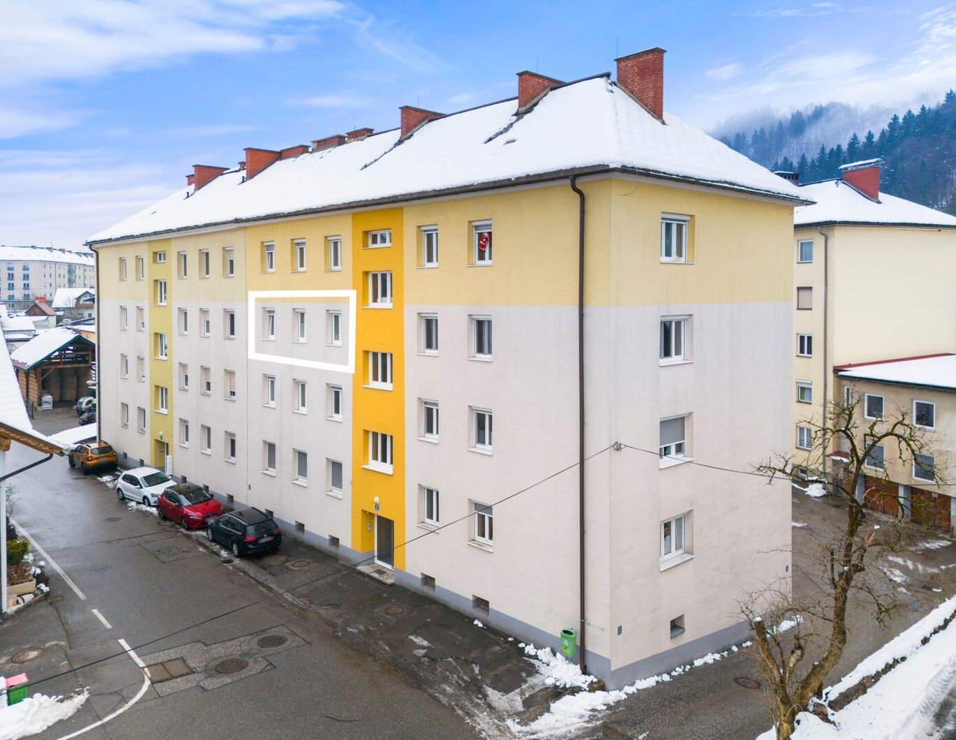 moderne 4-Zimmer Wohnung mit Balkon - WG geeignet