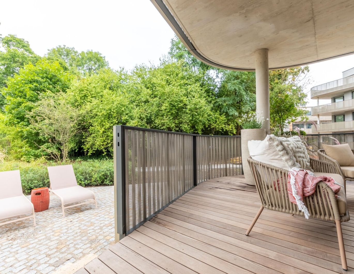 Wohnen im Privatpark mit Wellness und Fitness