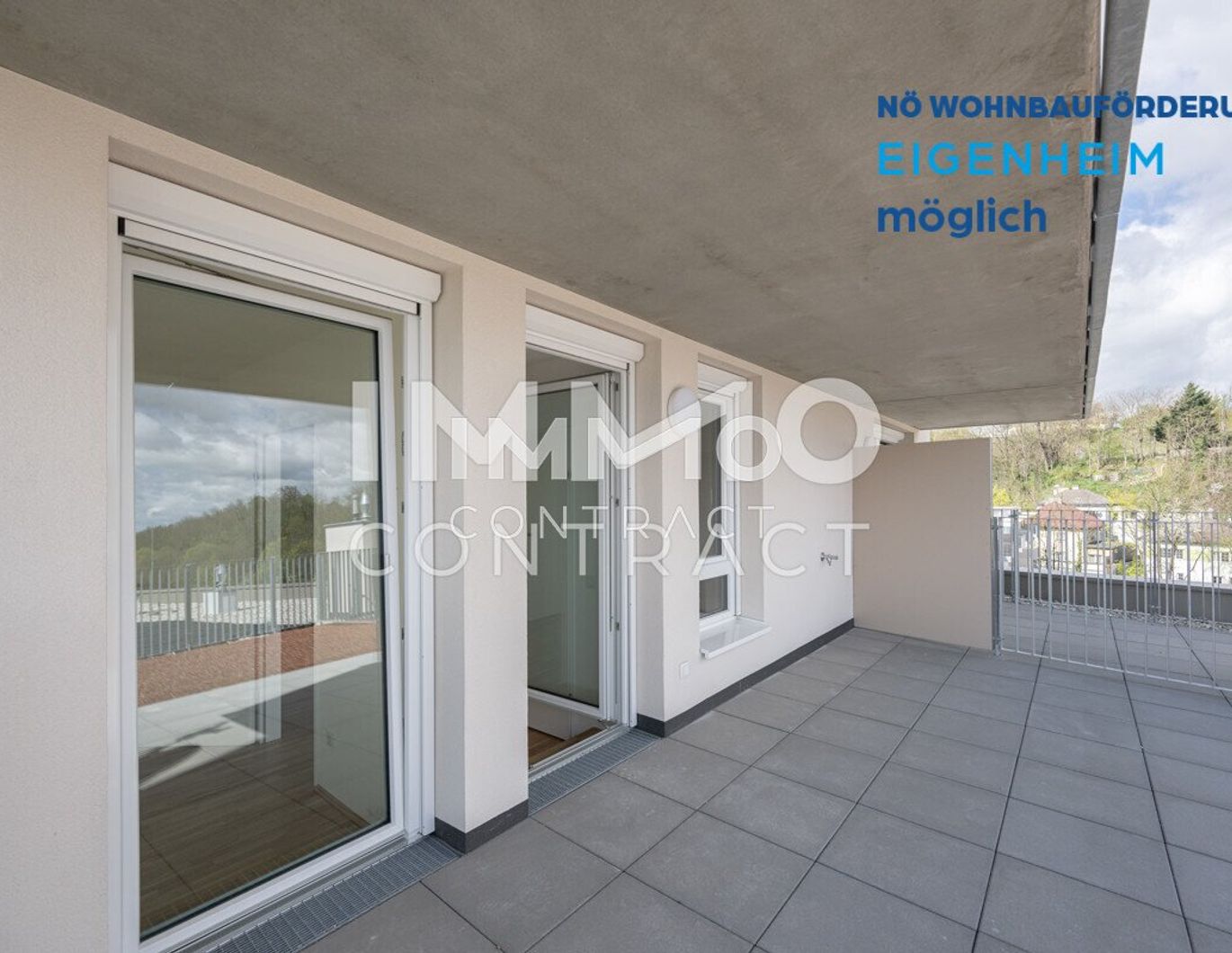 Große Terrasse mit Blick ins Grüne!