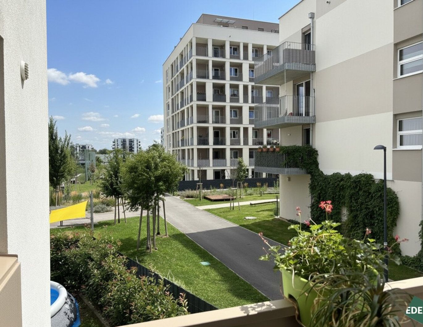 Ab sofort: Moderne 2-Zimmer-Wohnung mit Balkon nahe U1 Rennbahnweg