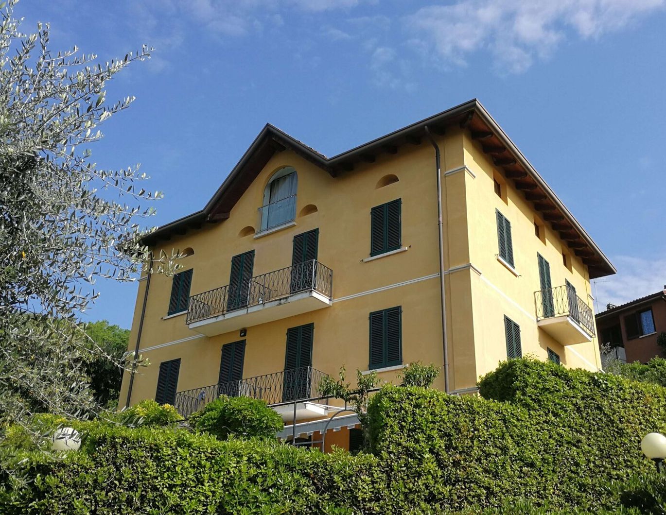 PENTHOUSE IN GARDONE RIVIERA MIT BLICK AUF DEN GARDASEE