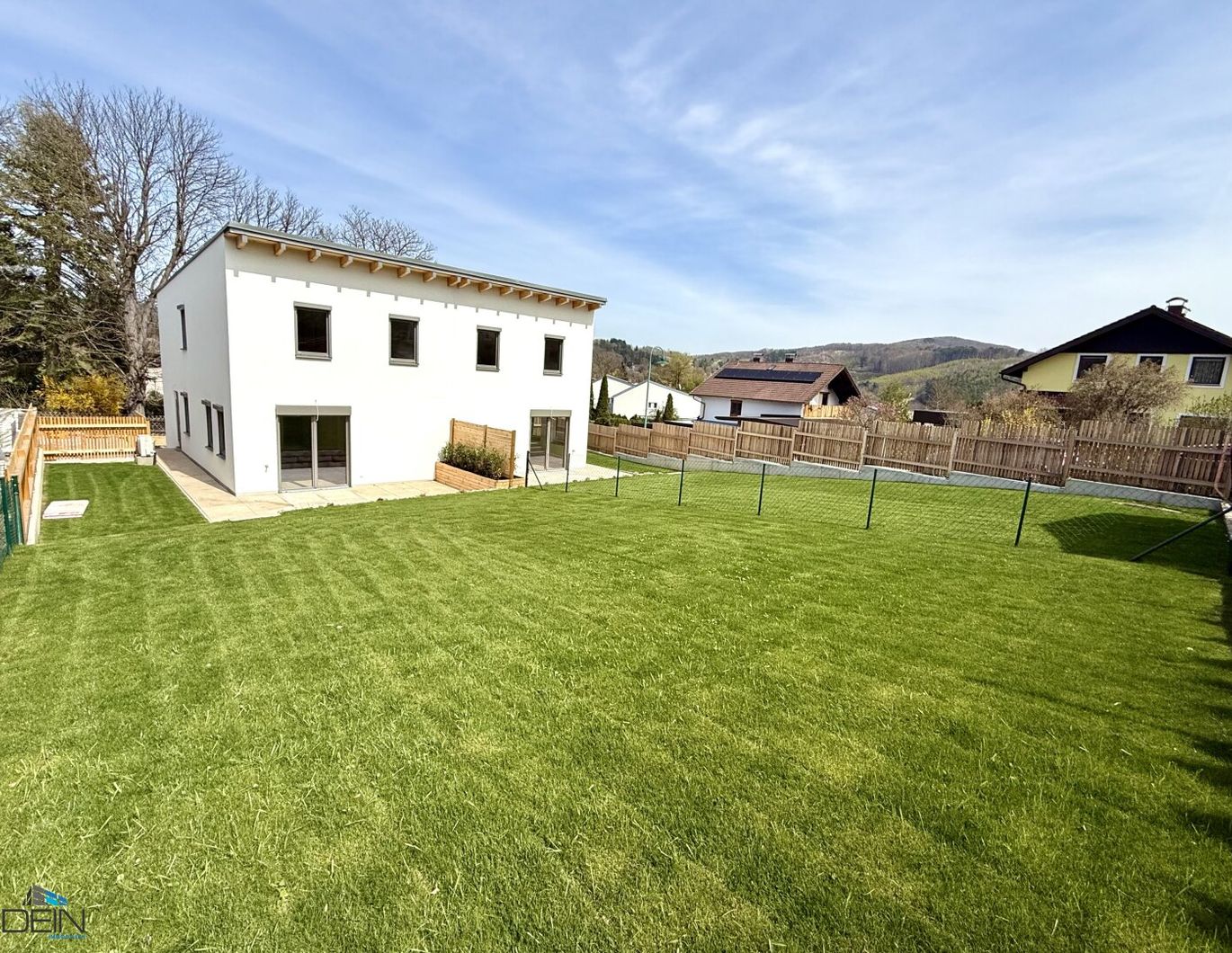 NEU! TRAUMHAFTE 6 ZIMMER DOPPELHAUSHÄLFTE MIT EIGENGARTEN IN TRAUMHAFTER LAGE!