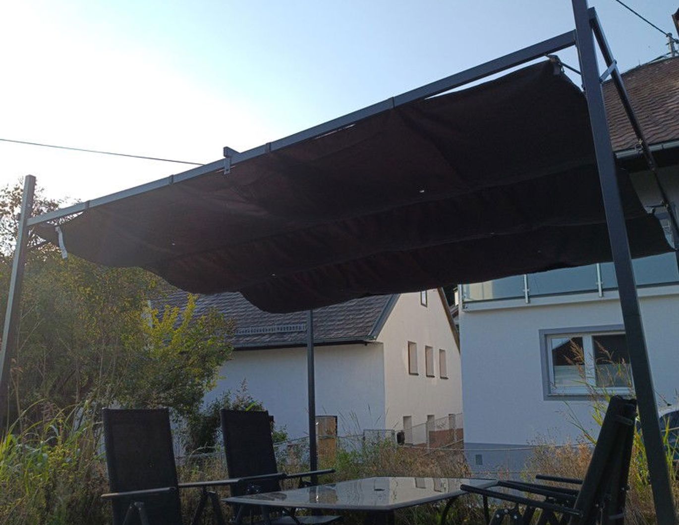 Schöne Wohnung mit riesen garten und carport