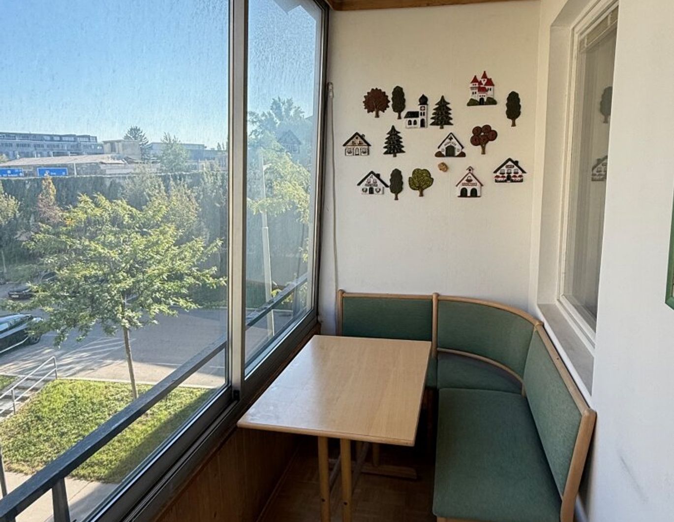 2-Zimmer-mit verglaster Loggia mit Klima & separater Küche gegenüber Village im Dritten!