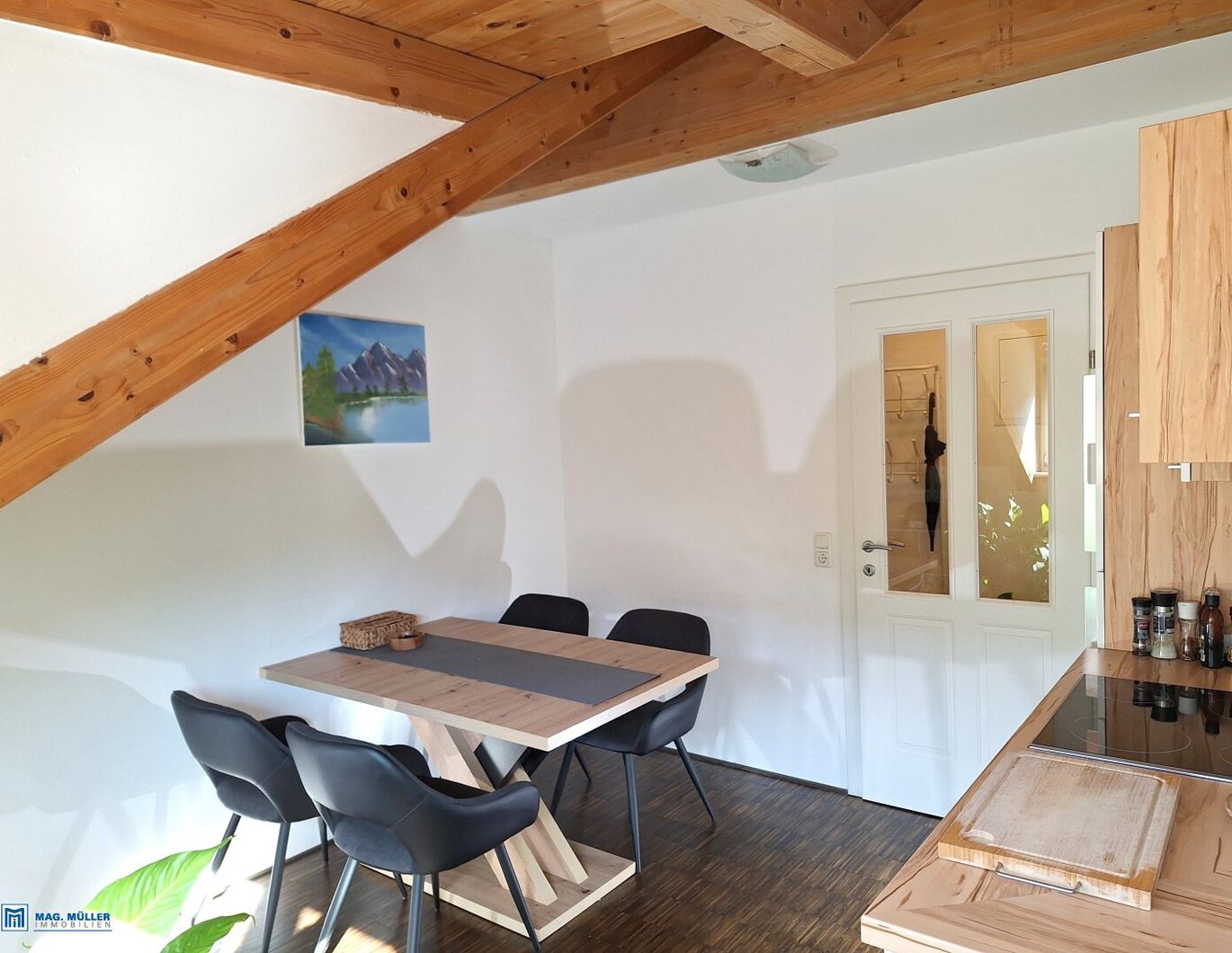 ON TOP - charmante 2-Zimmer-Loft im Dachgeschoss einer Ceconi-Villa