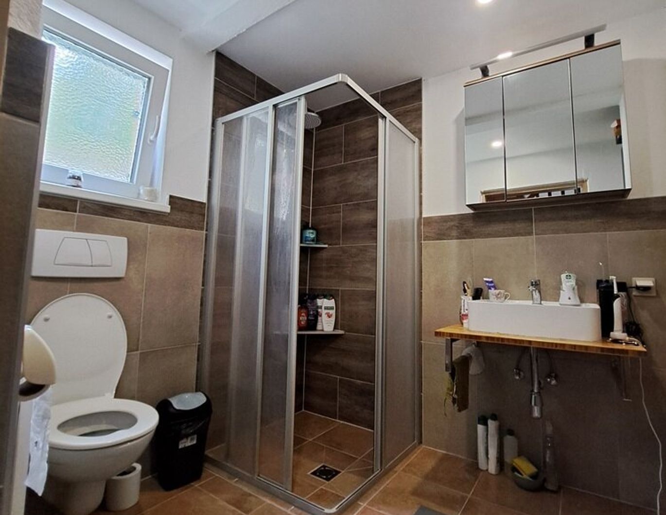 Solides, teilsaniertes Wohnhaus in ruhiger Wohnlage