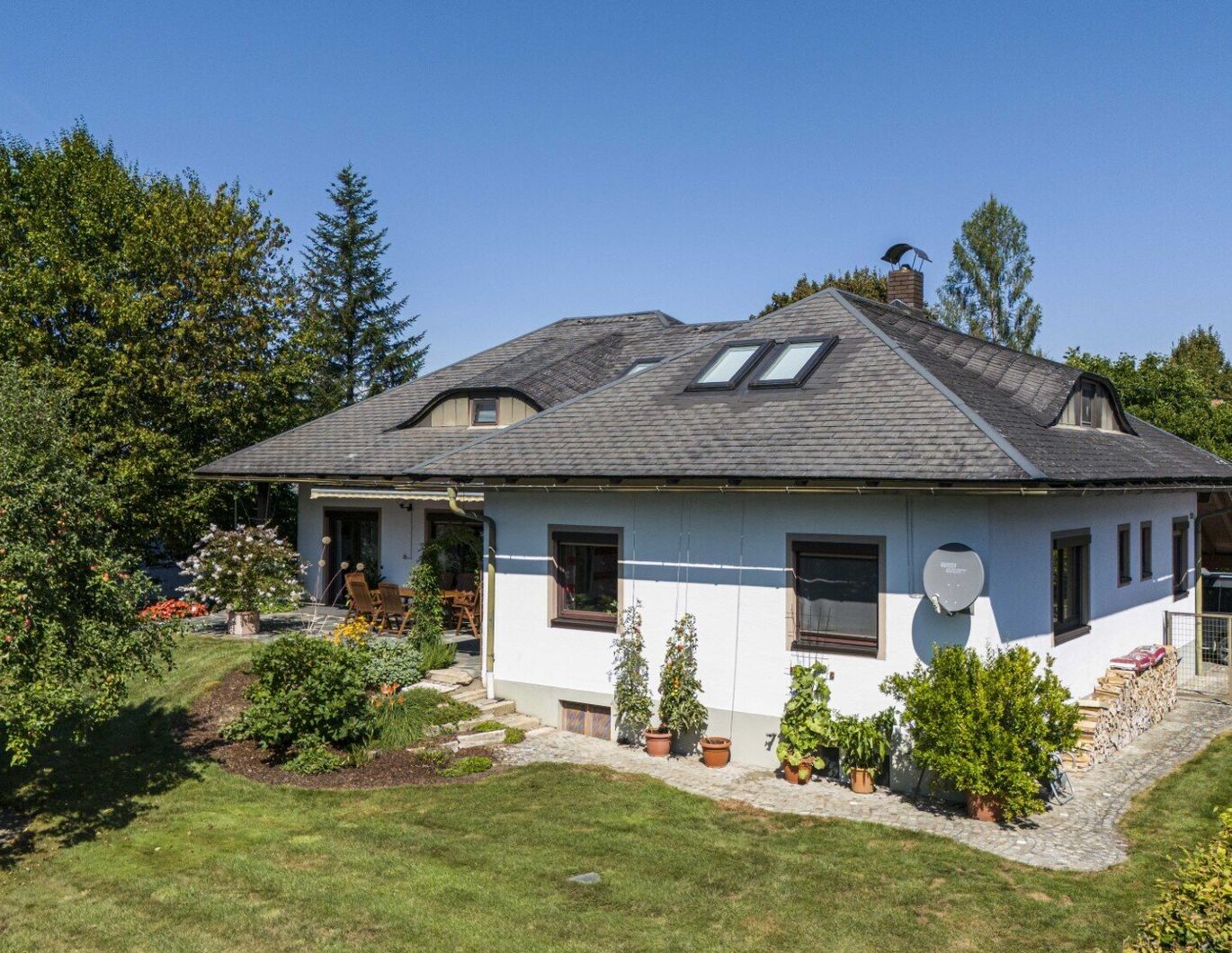 270m² gepflegter Bungalow (Zweifamilienwohnhaus) mit ausgebautem Dachgeschoss und 1.318m² Grund in Viktring in TOPLAGE