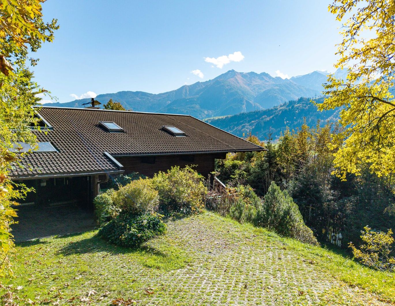 Sonniges Einfamilienhaus mit Bergblick - inklusive zusätzlichem Baugrundstück