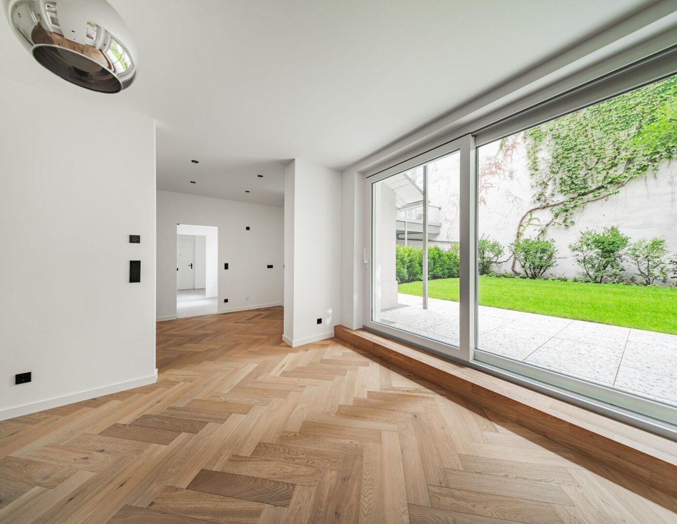 URBANER GARTENTRAUM! Hofseitiger Drei-Zimmer-Erstbezug nächst Schlossquadrat mit Terrasse und Eigengarten