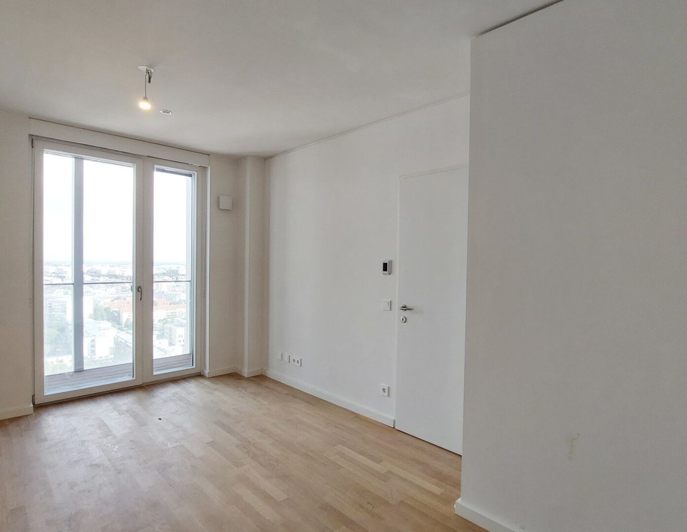 2-Zi.-Erstbezug mit Loggia & Rooftop Pool | TOWER HOMES