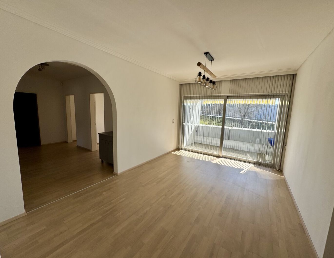 Geräumige Eigentumswohnung mit Balkon und Carports, nähe Gleisdorf ...!