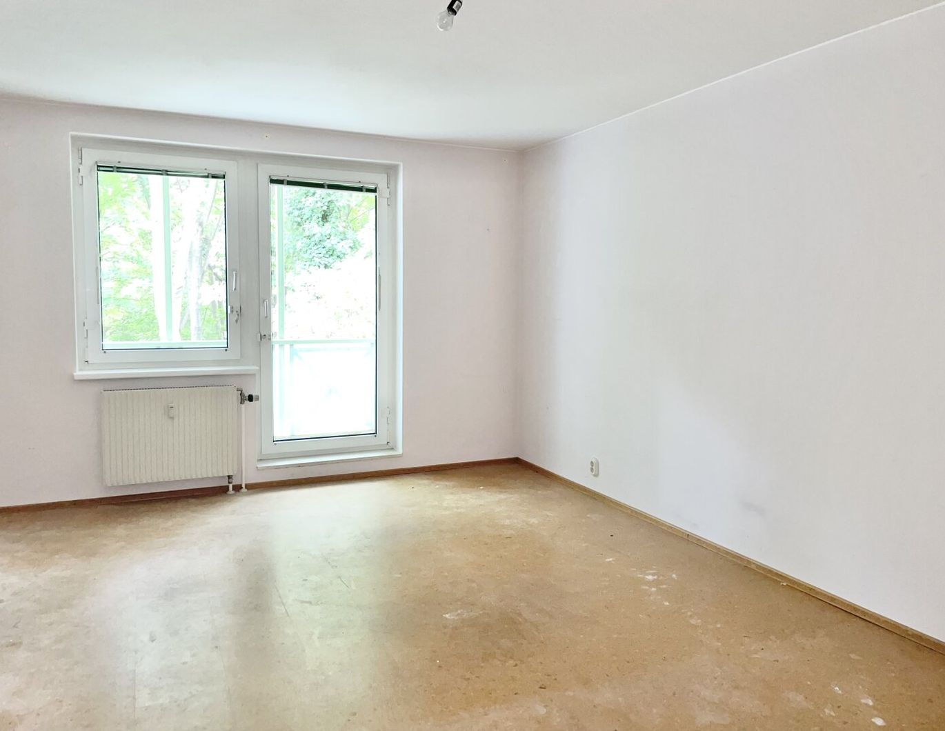 PROVISIONSFREI VOM EIGENTÜMER! SCHÖNE 3-ZIMMER-WOHNUNG MIT LOGGIA NÄHE SCHLOSS HETZENDORF!