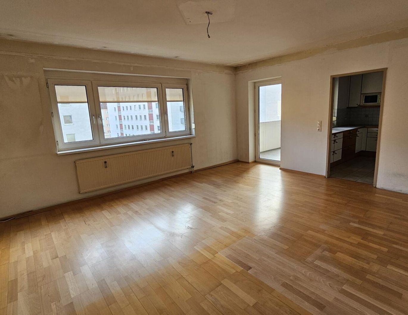 Teilmöblierte 3-Zimmerwohnung mit Loggia