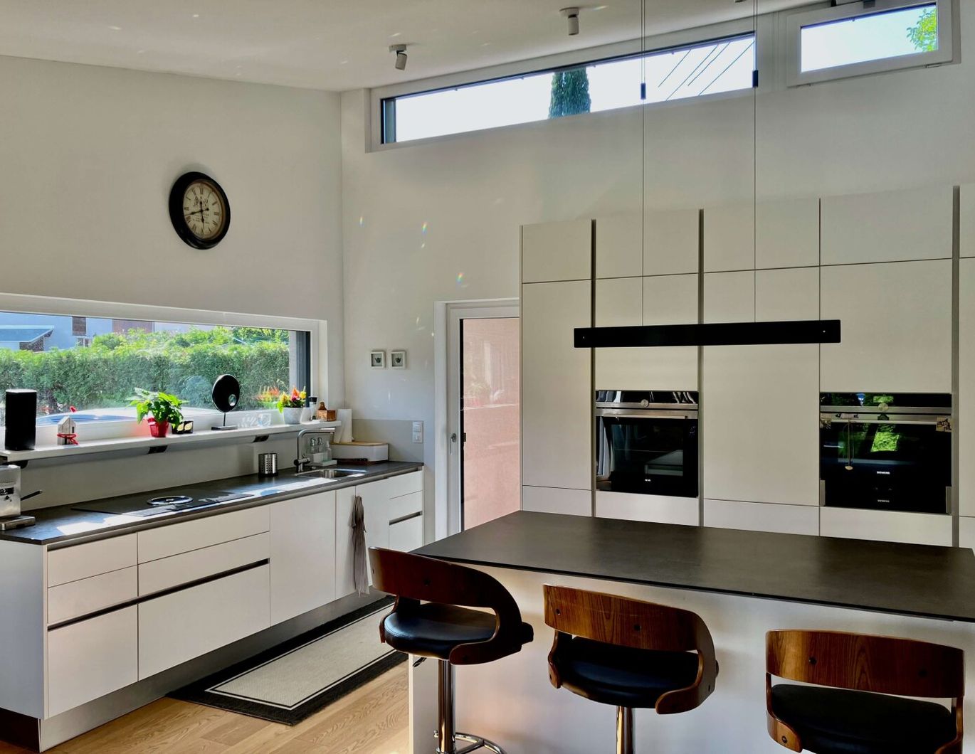 Wohnen auf höchstem Niveau westlich von Innsbruck - sanierter Bungalow mit Pool, Infrarot, Garten und Privatsphäre