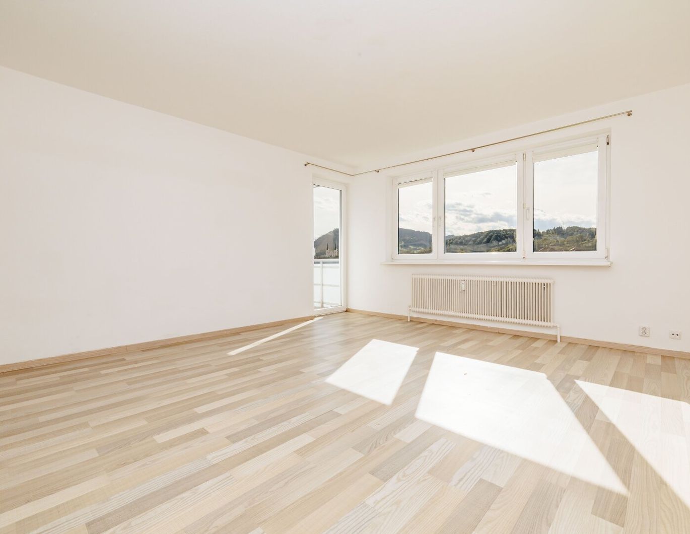 TRAUMHAFTER AUSBLICK I 2x LOGGIEN I PROVISIONSFREI I 5 ZIMMER I FAMILIENWOHNUNG I LIFT I SEPARATE KÜCHE I LEOBEN I AB SOFORT I PROJEKT WOHNEN I