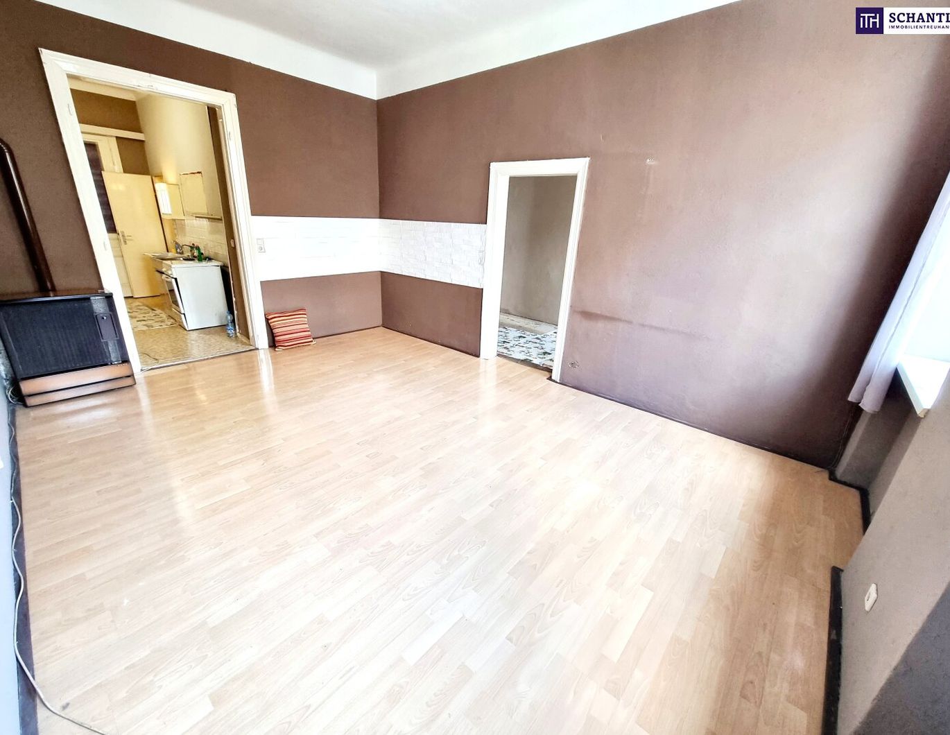 Ein kleiner Altbau mit großem Zukunftsplan! Sanierungsbedürftige Altbauwohnung mit toller Raumaufteilung + Traumhaft schönes Haus + Perfekte Infrastruktur und Anbindung! Jetzt zugreifen!