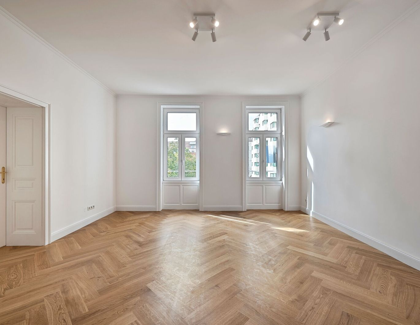 Erstbezug: helle Altbauwohnung mit gutem Grundriss!