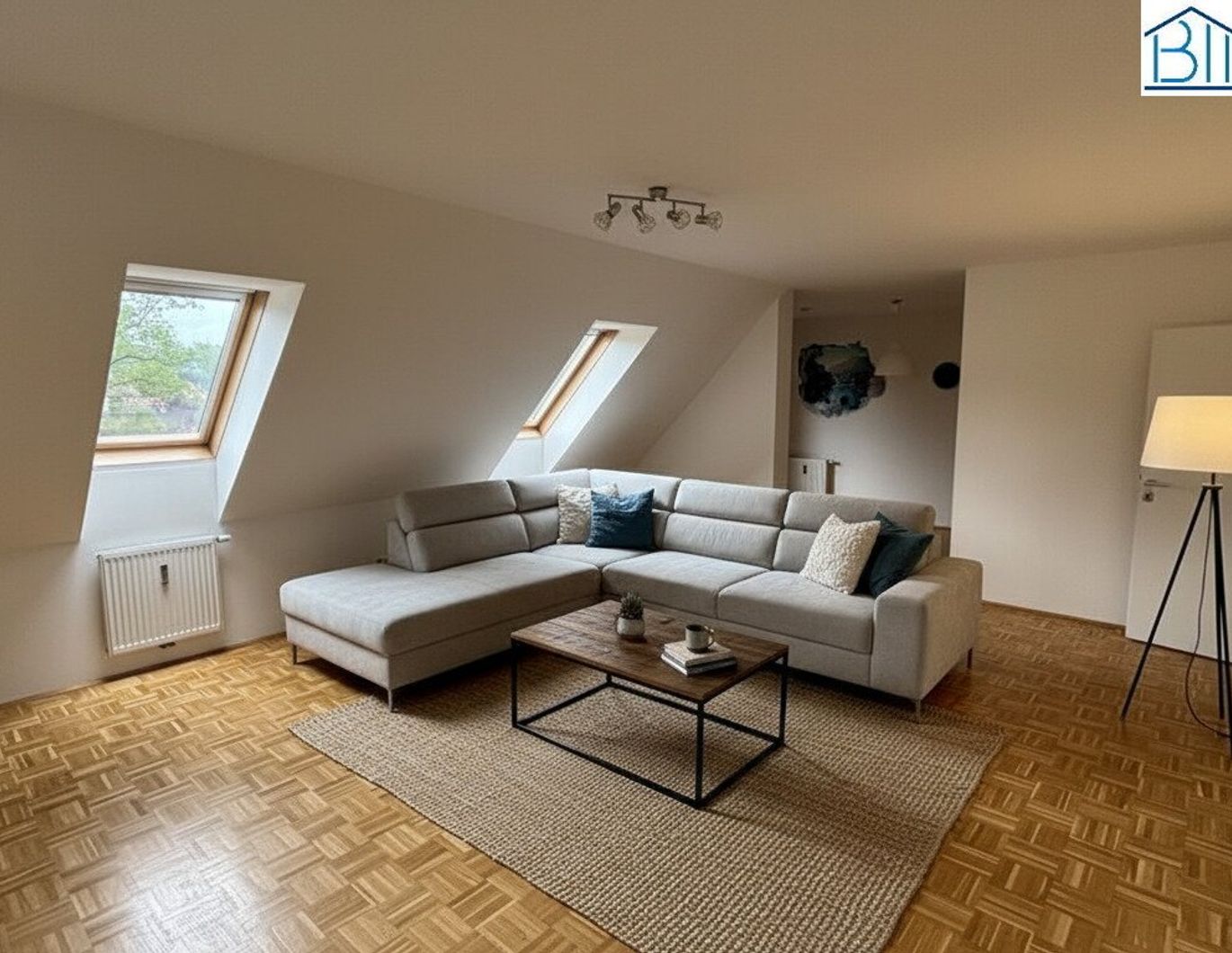 Entzückende Terrassenwohnung mit Parkplatz