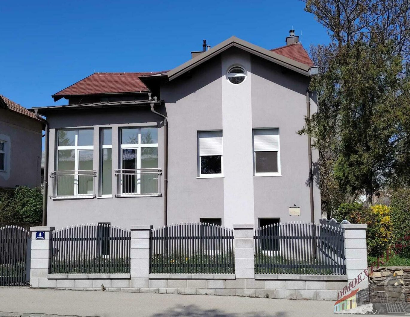 Tolles Mehrfamilienhaus bietet vielfache Nutzungsmöglichkeit auf 3 Etagen - zentrale Lage in Maria Enzersdorf!