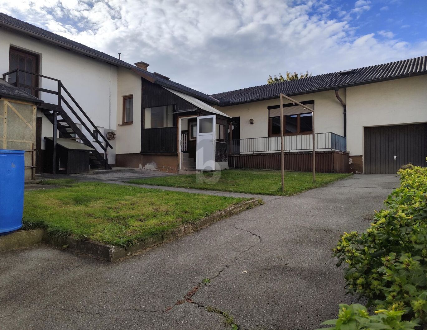 DOPPELT HÄLT BESSER! ZWEI HÄUSER, EIN HOF, UNENDLICHE MÖGLICHKEITEN