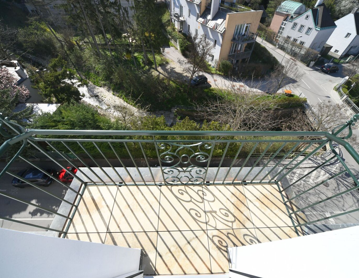 Sofort verfügbar - Neubau- Dachgeschosswohnung im historischem Altbau !