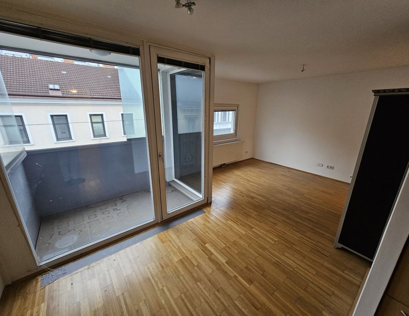 moderne Wohnung 5 Gehminuten zur U1 Reumannplatz, DAN-Küche, verglaste Loggia, gemeinschaftliche Innenhofterrasse