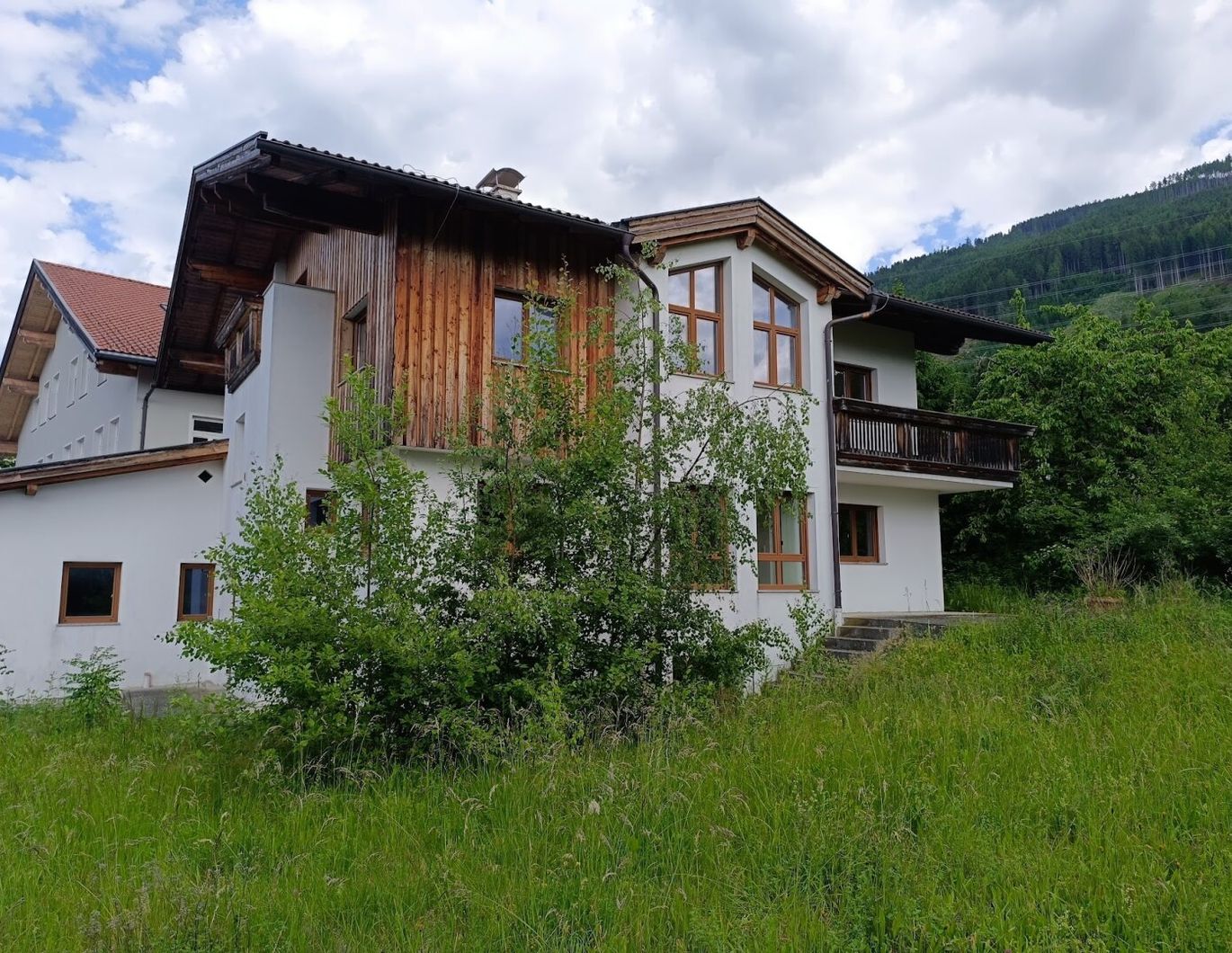 Selten!! Zweifamilienhaus in Rinn, mit 1800 qm großen Grundstück!!