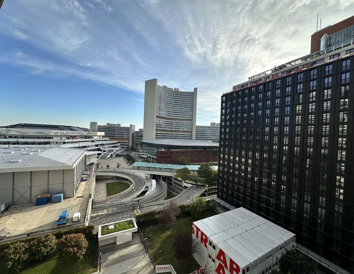 Möblierte 2 Zimmer mit Loggia & Fitness und Sauna im Haus nahe UNO-CIty / VIC!