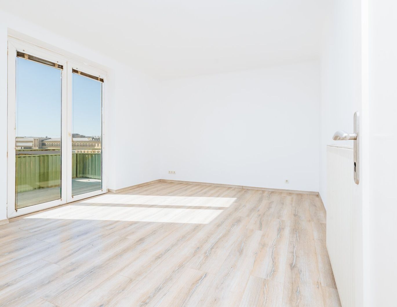 HIGHLIGHT I TOP-AUSGESTATTETE KÜCHE I ZENTRAL & NÄHE BAHNHOF I 4. STOCK MIT LIFT I RENOVIERT I MODERNE DUSCHE I HAUSTIERE WILLKOMMEN I STILVOLLES WOHNEN I DURCHDACHTER GRUNDRISS I PROJEKT WOHNEN
