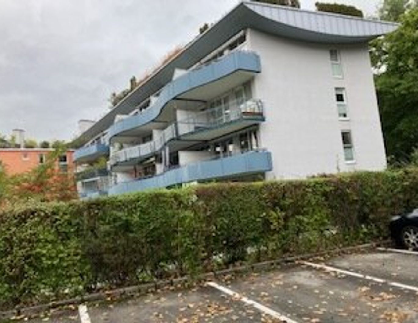 Schöne, sonnige Maisonette 3-Zimmer-Wohnung mit großer Dachterrasse sowie 2 Balkonen und 2 PKW-Abstellplätzen in Salzachnähe/Josefiau zu verkaufen