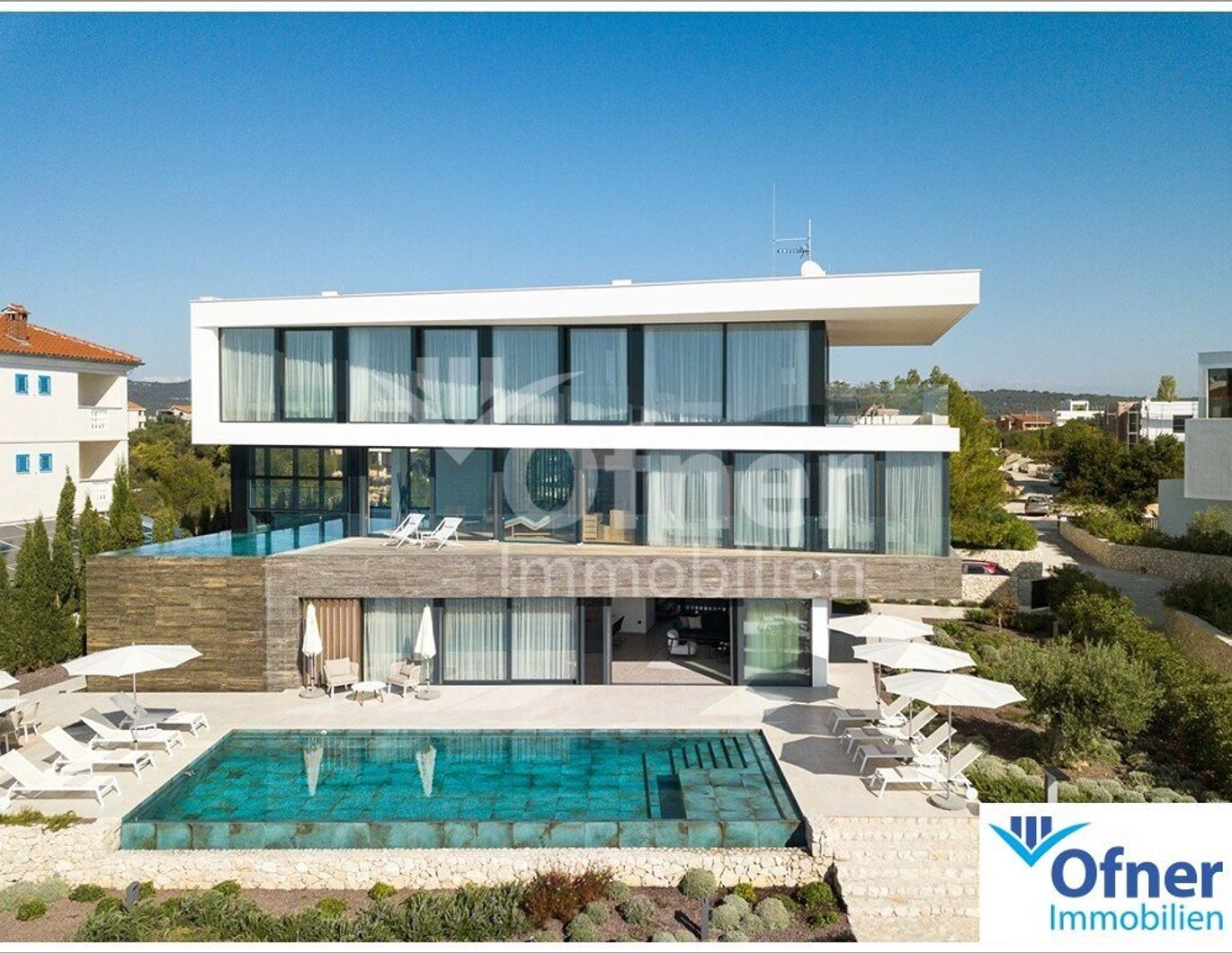 Kroatien/Sukošan: Luxuriöse Villa mit wunderschönem Blick, 1. Reihe