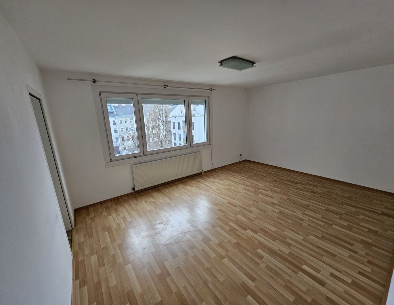 Webgasse, grüne, ruhige Innenhoflage, 5. OG, Nähe Mariahilfer Straße, 3 Min zur U3