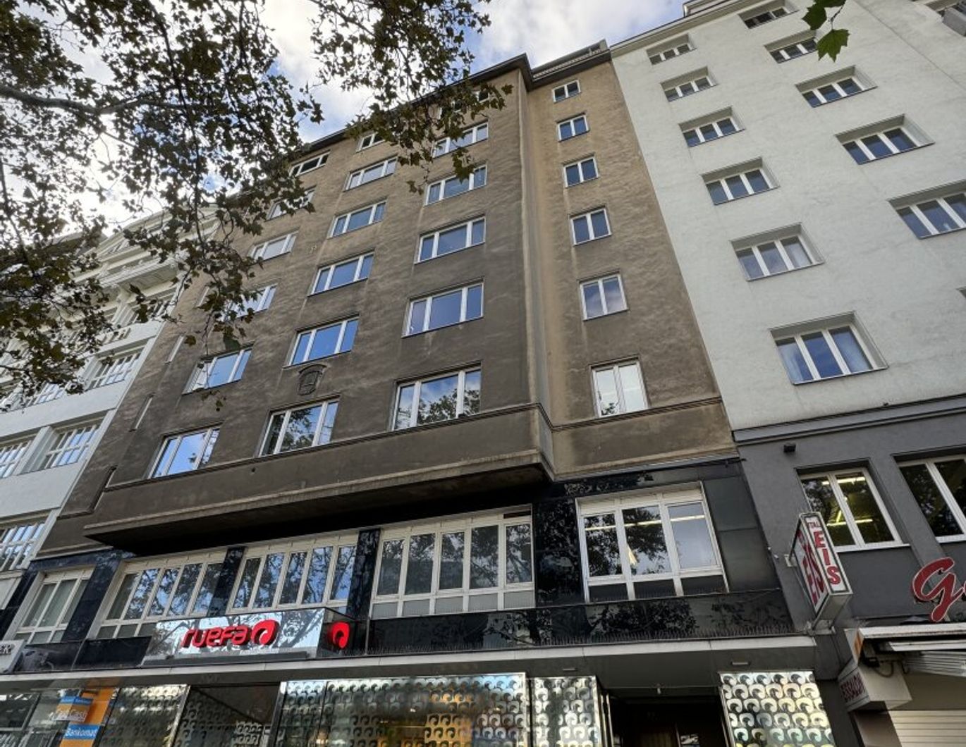 Schwedenplatz ! Geräumige kleine Wohnung in bester Lage !!