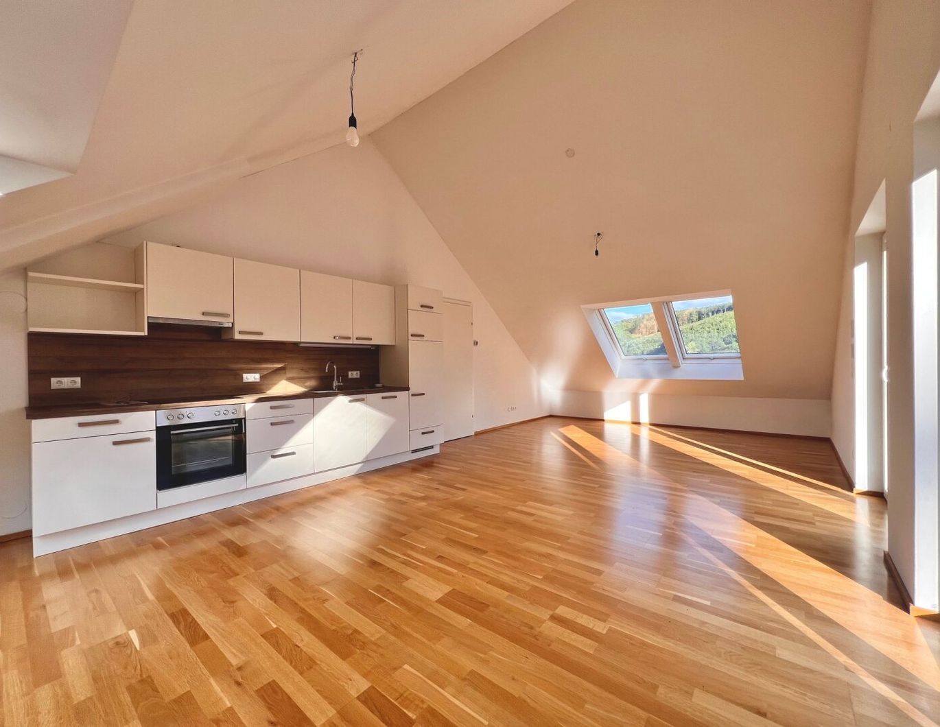 Moderne Dachgeschosswohnung am Speckgürtel von Wien!