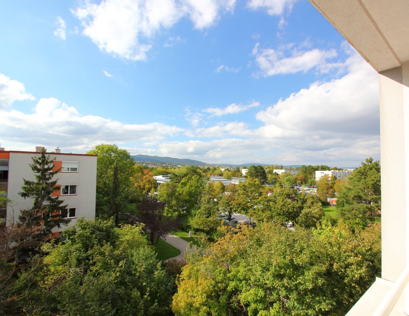 3-Zimmer-Wohnung mit Loggia, generalsaniert, provisionsfrei