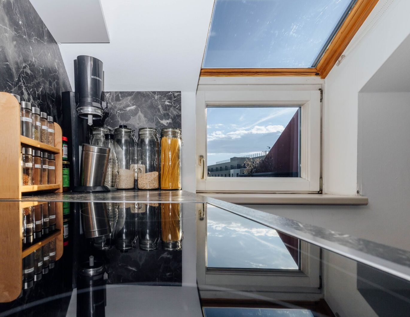 AB 01.02.2026 VERFÜGBAR I DG-WOHNUNG I 8010 GRAZ I AUGARTEN-NÄHE I BADEWANNE I SEHR HELL I TOLLE KÜCHE I BIM VOR DER HAUSTÜRE I PROJEKT WOHNEN