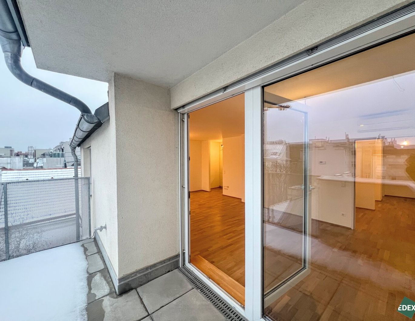 Wohnen über den Dächern: 4 Zimmer, Terrasse & Klimaanlage