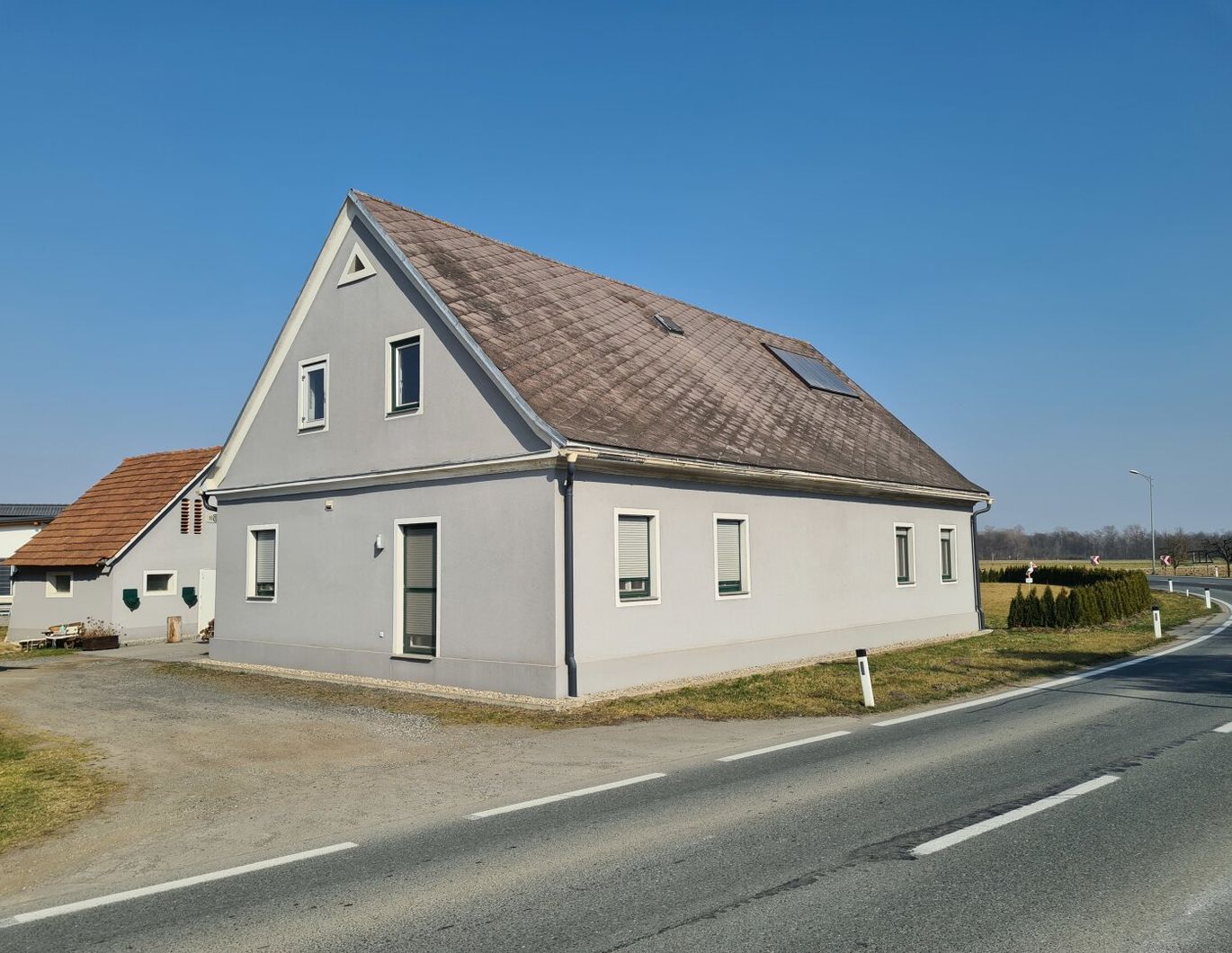 Gepflegte, geräumige Mietwohnung im stilechten Bauernhaus