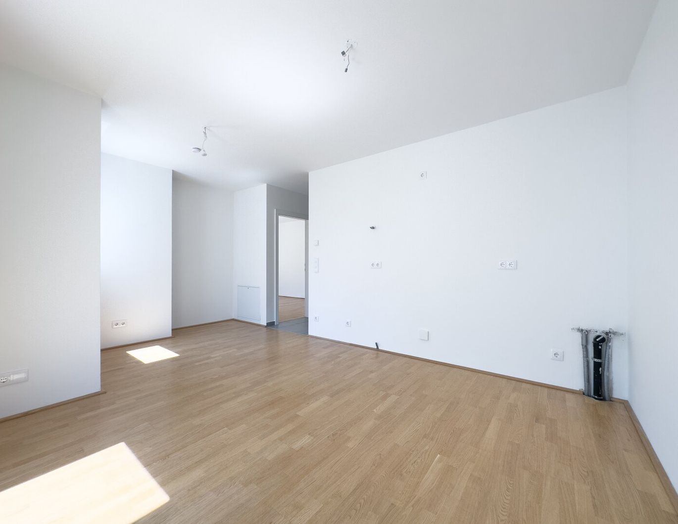 2-Zimmer Wohnung im 6. Liftgeschoss mit zwei Balkonen: Komplett möbliert und bezugsfertig | 1100 Wien