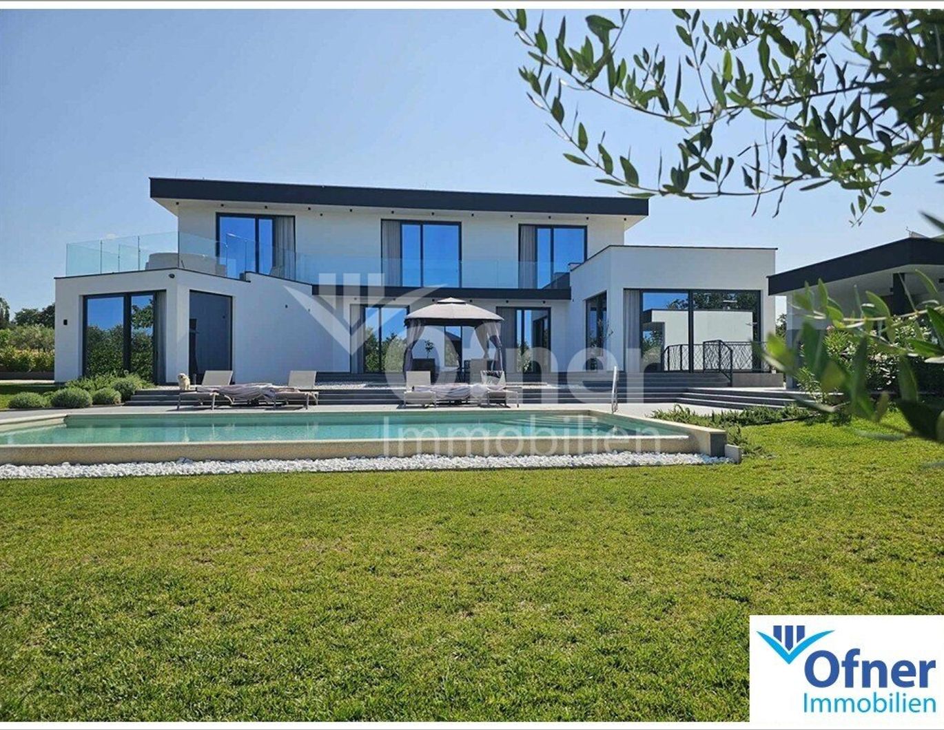 Istrien: Luxus Villa mit Pool, Wellness und unverbaubarem Meerblick