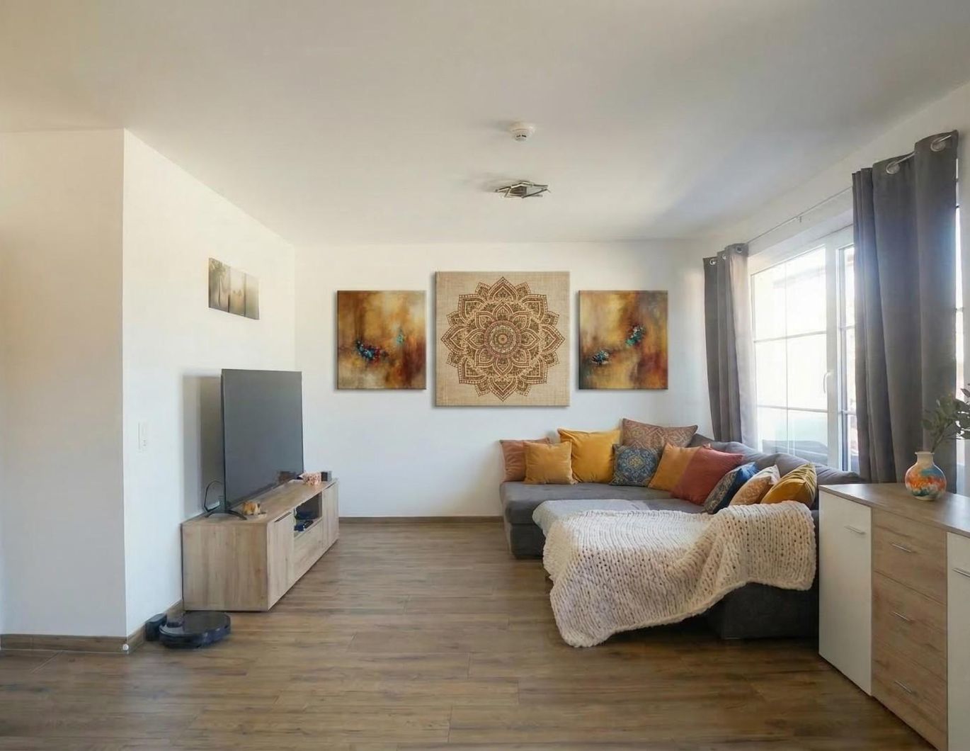 Hochwertige, vollmöblierte 2 Zimmer Wohnung mit Markenküche und großzügiger Sonnenterrasse