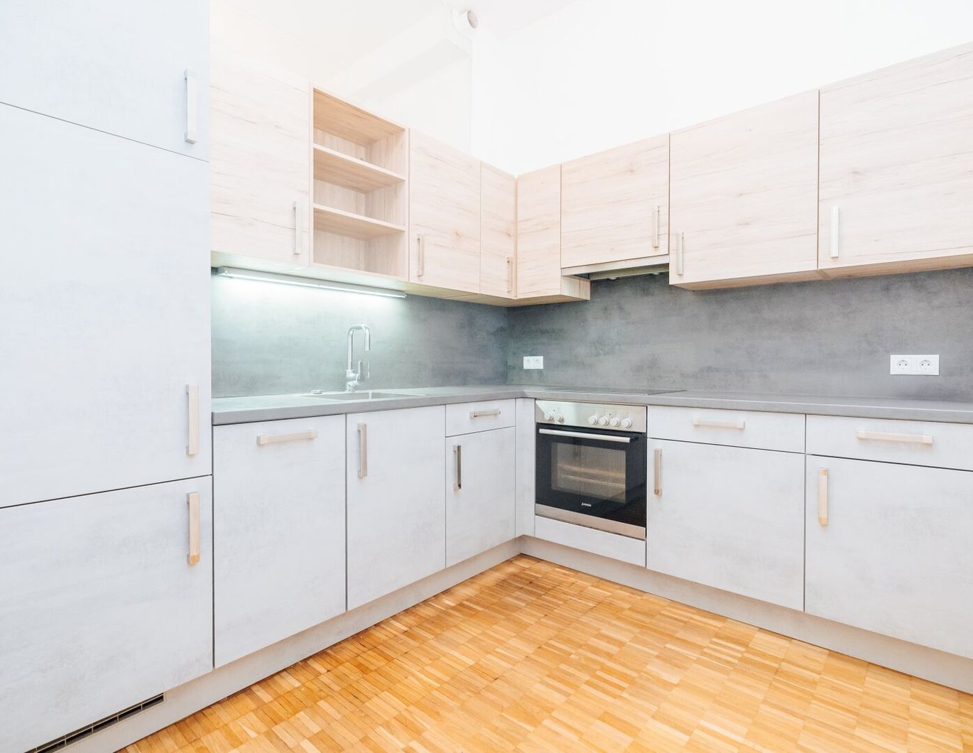 WOHNEN AM PARKRAND I BALKON I WG-TAUGLICH I RUHIG I BADEWANNE I AB SOFORT I PROJEKT WOHNEN I