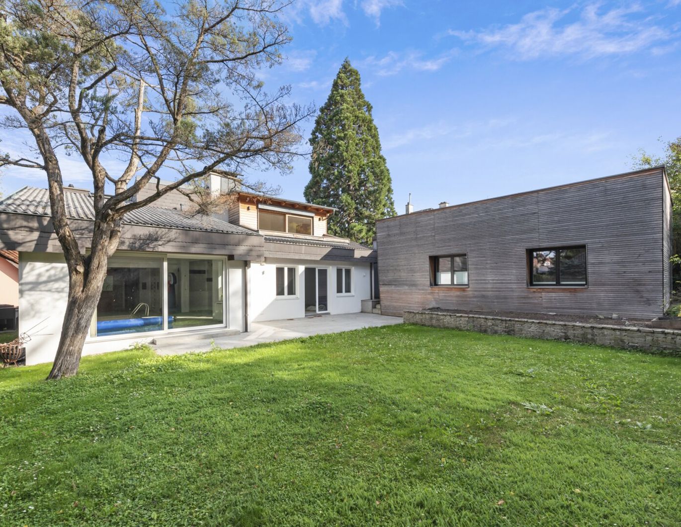 Exklusive Villa mit Nebengebäude in Gießhübl - Wohnen, Arbeiten & Wellness in Premiumlage