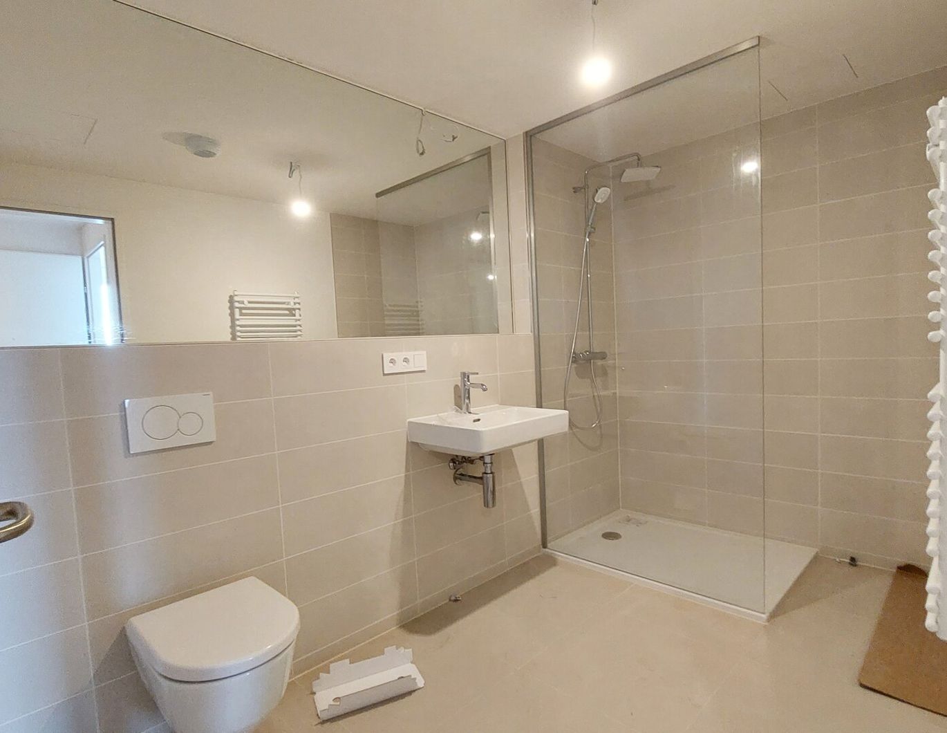 1,5-Zi.-Erstbezug mit Loggia & Rooftop Spa | TOWER HOMES