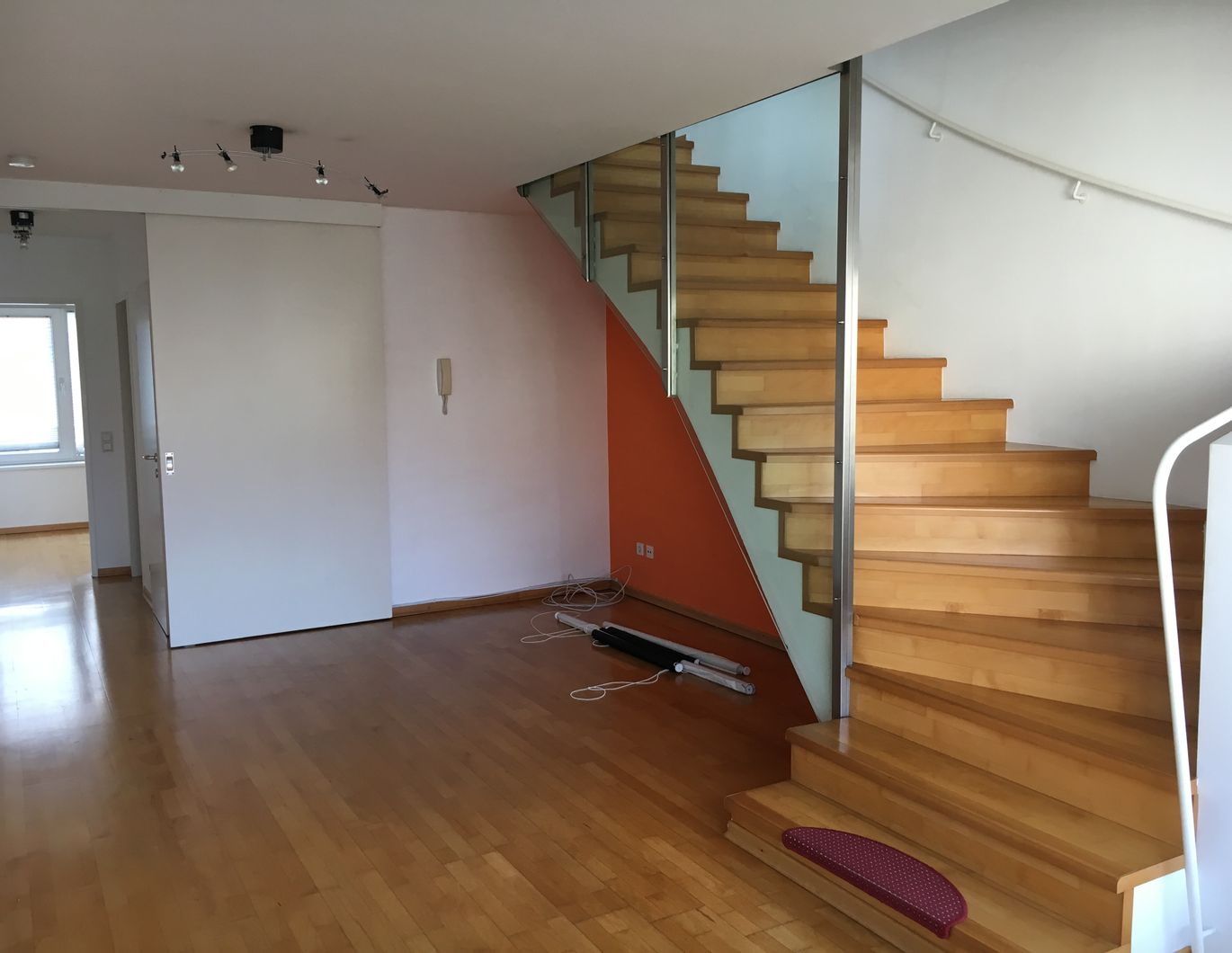 Großzügige DG-Wohnung, nähe UNO-City