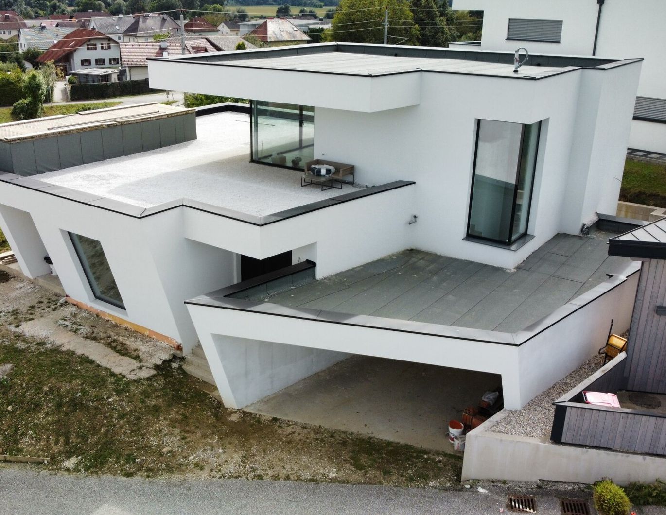 Imposante Designvilla in Fertigstellung (Neubau/Erstbezug)