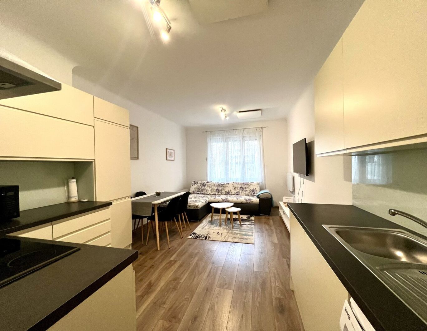 Koffer packen und einziehen!! Entzückende 2-Zimmer Wohnung in bester Lage!