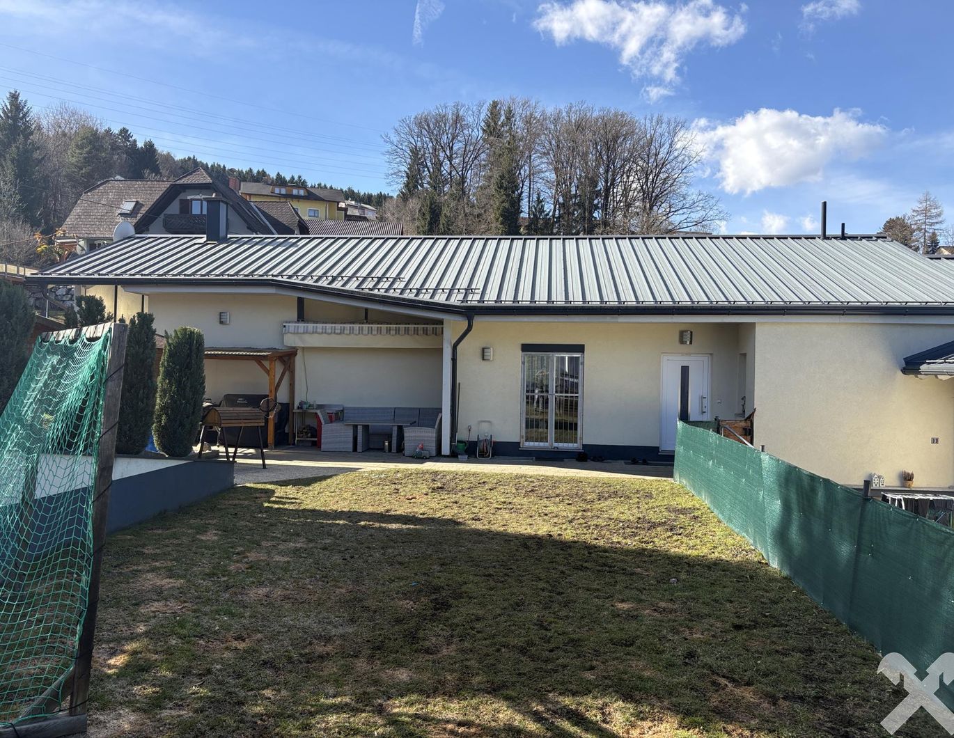 Hochwertige Wohnung mit Eigenheimcharakter und Grünanteil